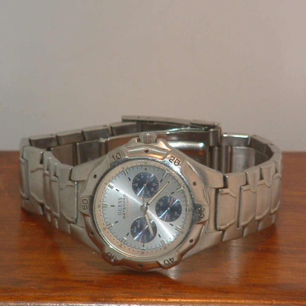Pre-Owned Men’s Guess Waterpro Chronograph Analog Sports Watch
